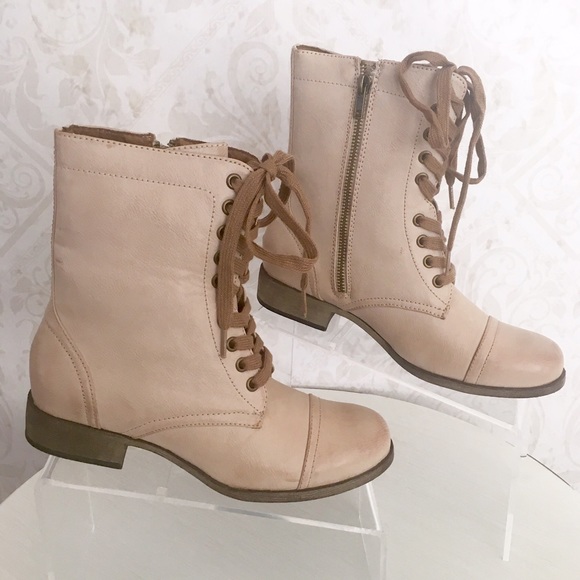 Mia Shoes - 💥HP💥 Pale tan MIA lace-up combat boots