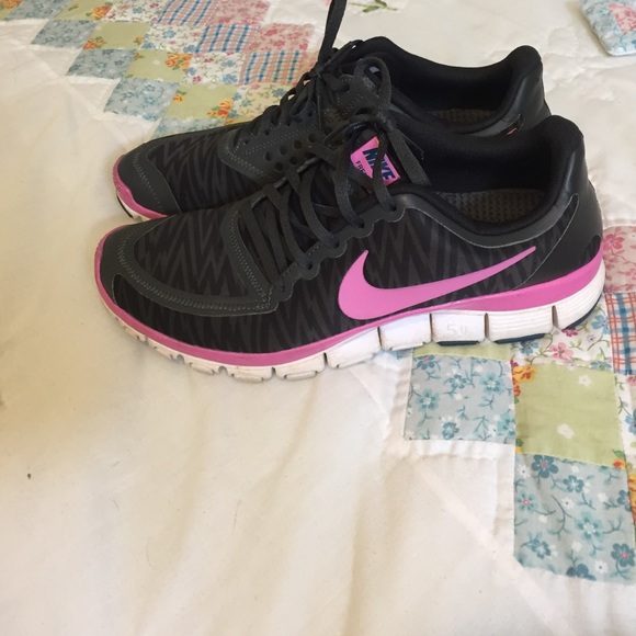 Women's Nike tennis shoes Nike free 5.0
