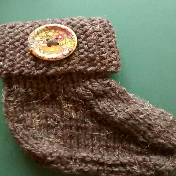 Knitted hat and booties NWOT - Picture 2 of 3