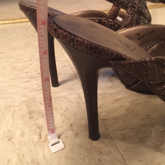 Faux Snake skin heels - Picture 4 of 4