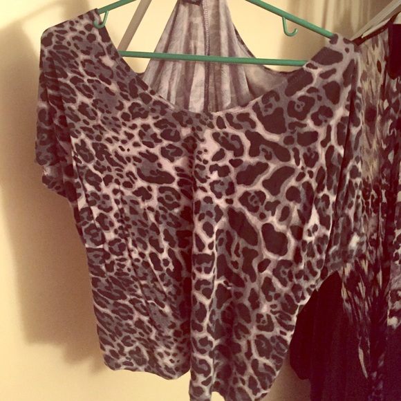 Scoop neck cheetah crop-t