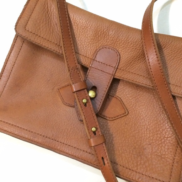 Madewell Handbags - ❤️ Madewell Sketchbook Bag in English Saddle