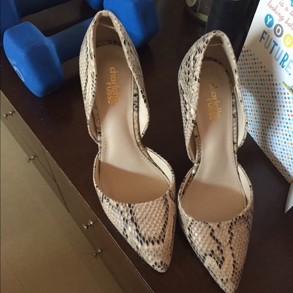 Pointed toe heels!