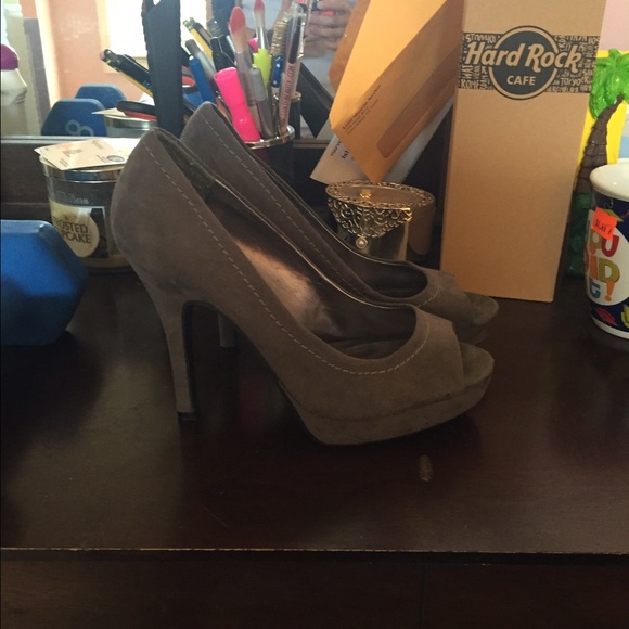 Gray heels - Picture 1 of 4