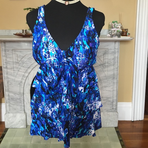Water color dot tiered swim top. Waist concealing