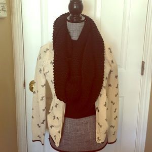 SMALL Cream colored sweater with black bows.