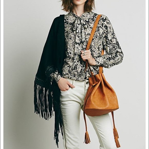 SALE🎉LAST ONE🎉Sold by Free People Bucket Handbag - Picture 2 of 4