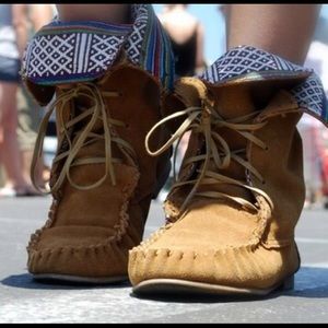 Steve Madden Suede chestnut moccasins.