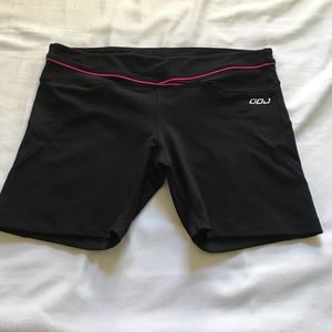 LORNA JANE ACTIVEWEAR SHORTS