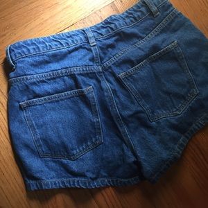 Free People Shorts - Embroidery floral roses Jean shorts 10 H&M Free People Shorts - Embroidery floral roses Jean shorts 10 H&M