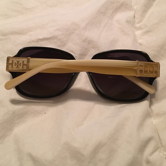 TORY BURCH SUNGLASSES 🎉🎉🎉HOST PICK🎉🎉🎉 - Picture 2 of 4
