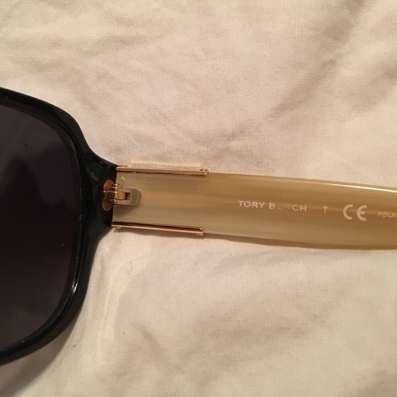 TORY BURCH SUNGLASSES 🎉🎉🎉HOST PICK🎉🎉🎉 - Picture 3 of 4