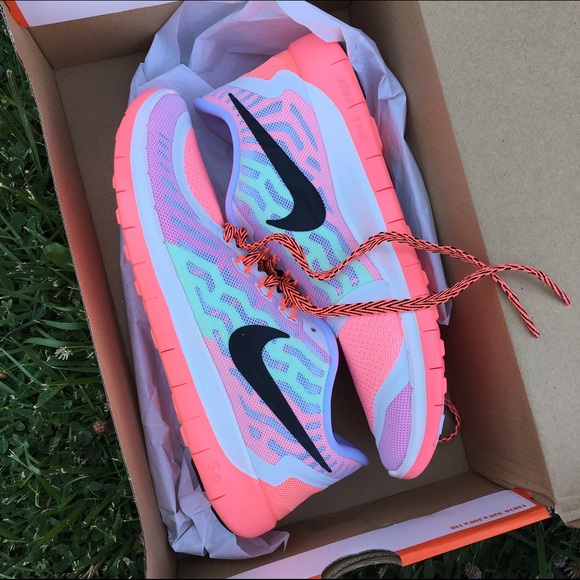 ‼️LAST PAIR‼️SZ 7.5 women NWB FREE RUN 5.0 💕👟 - Picture 3 of 4