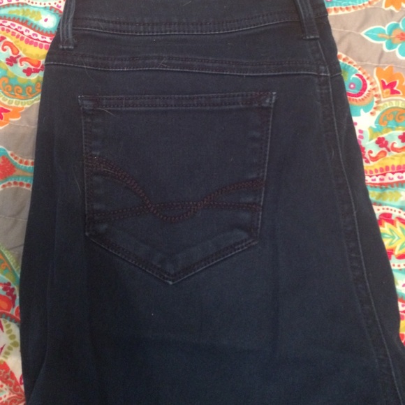 Dark Wash stretchy jeans - Picture 2 of 3