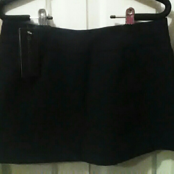 NWT GUESS COLLECTION mini size 4