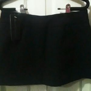 NWT GUESS COLLECTION mini size 4