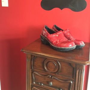 b.o.c red shoes