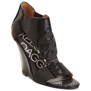 Kelsi Dagger black snake wedge sandal w/ elastic