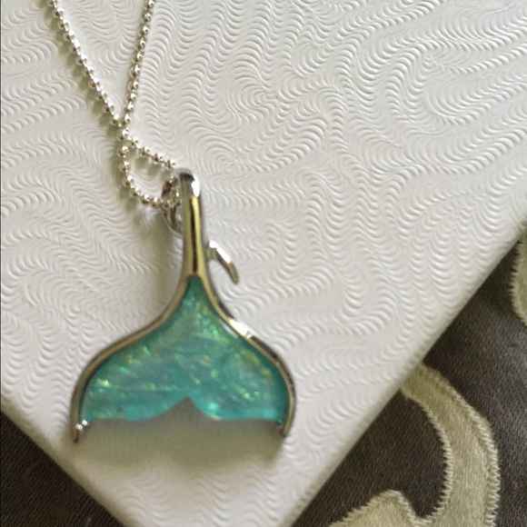 Dolphin tail pendant necklace 🐬 NWOT