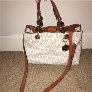 Micheal Kors Cynthia tote/cross body