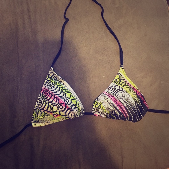 Black and printed bathing suit top