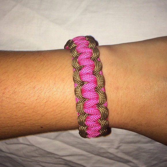 Cute Survival Bracelets worn once - Picture 2 of 4