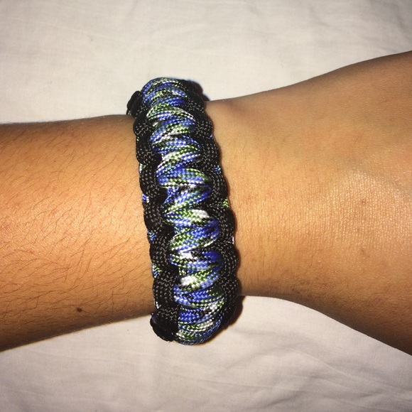 Cute Survival Bracelets worn once - Picture 3 of 4