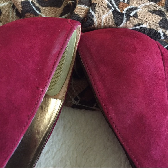 SOLD! 🌟Host Pick!🌟 Nine West Suede Pumps - Picture 4 of 4