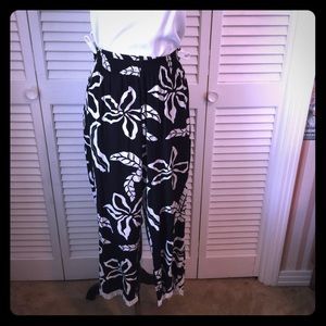🌴 Cute Palm Print Capri Pants 🌴