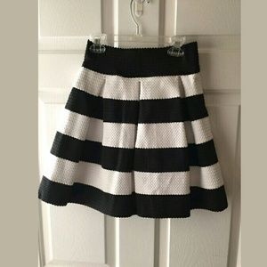 Xhilaration Cupcake Skirt Medium Black & White