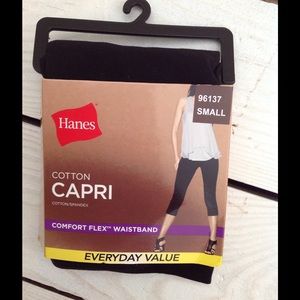 Black Capri Leggings NWT Small