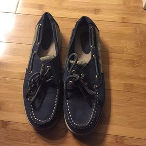 Navy blue boat shoes!  Naturalizer