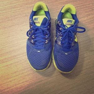 Blue and neon yellow Nike sneakers lunarglide 2