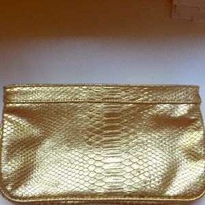 *Price Reduced!* Guess Hand Clutch
