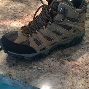 Merrell hiking boots new in box