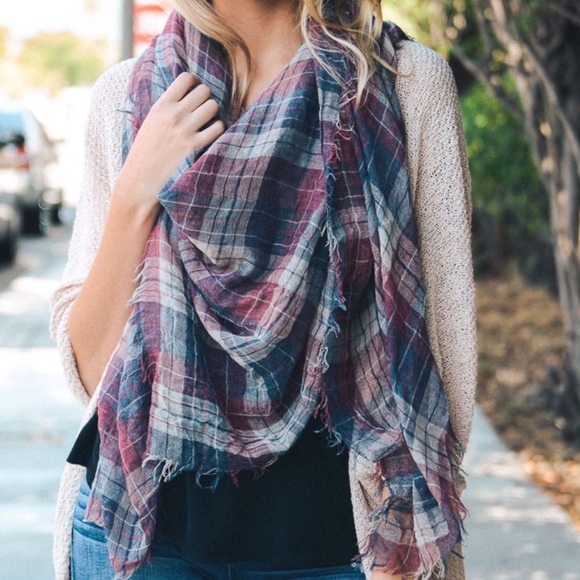 ❕1 LEFT❕⭐️HP⭐ Faded & Frayed Plaid Scarf - Picture 2 of 3