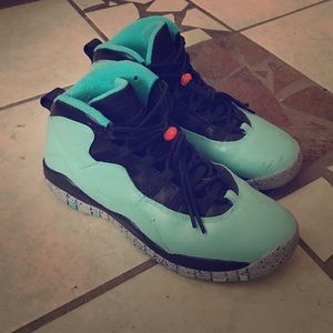 Custom Jordan Lady Liberty 10s