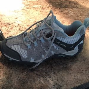 Merrell women's shoes Sz 9 new