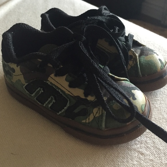 Camo Sz 5 Etnies.