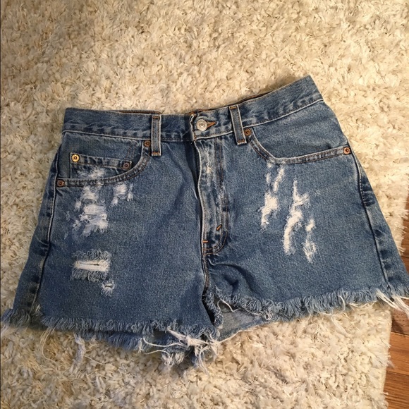 Levi's cut off distressed shorties 🌊