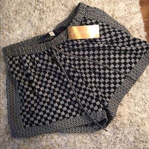 NWT! navy + white Francesca's printed shorts🌞