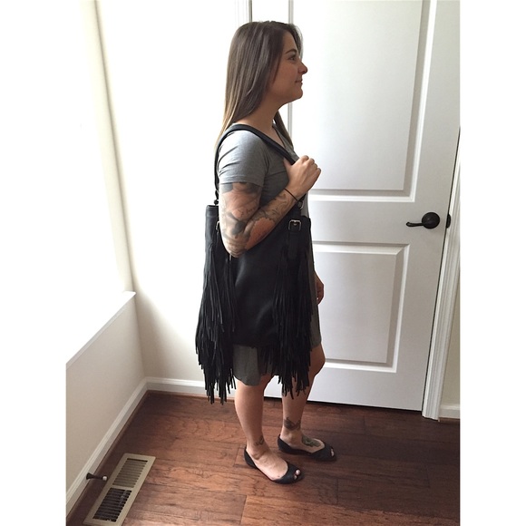 Oversized fringe shoulder bag