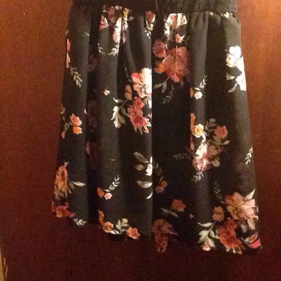 Flowered Dress - Picture 2 of 3