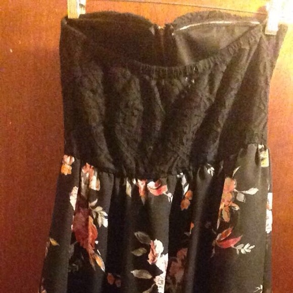 Flowered Dress - Picture 3 of 3