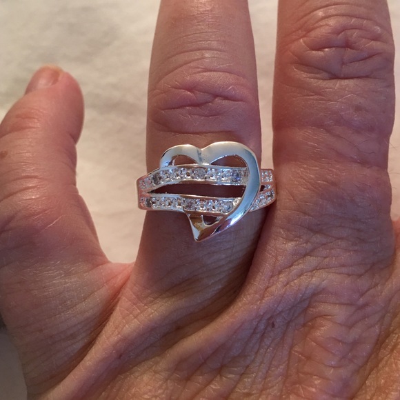 BRAND NEW Heart ring with cz's NWOT - Picture 3 of 4