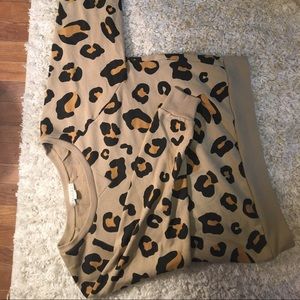 Cropped leopard sweatshirt. F21.