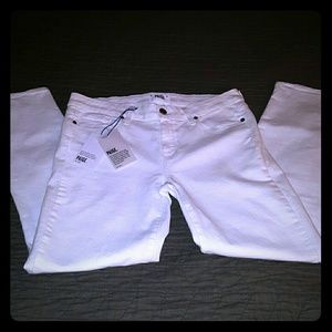 REDUCED!! Paige Verdugo ankle optic white denim