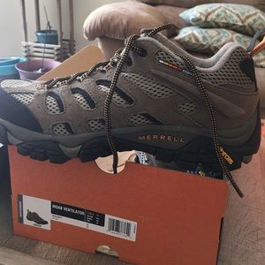 Mens Merrell hiking shoe Sz 9 new
