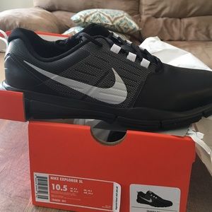 Nike Mens golf shoe Sz 10.5 new