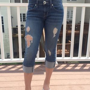 Guess distressed capris